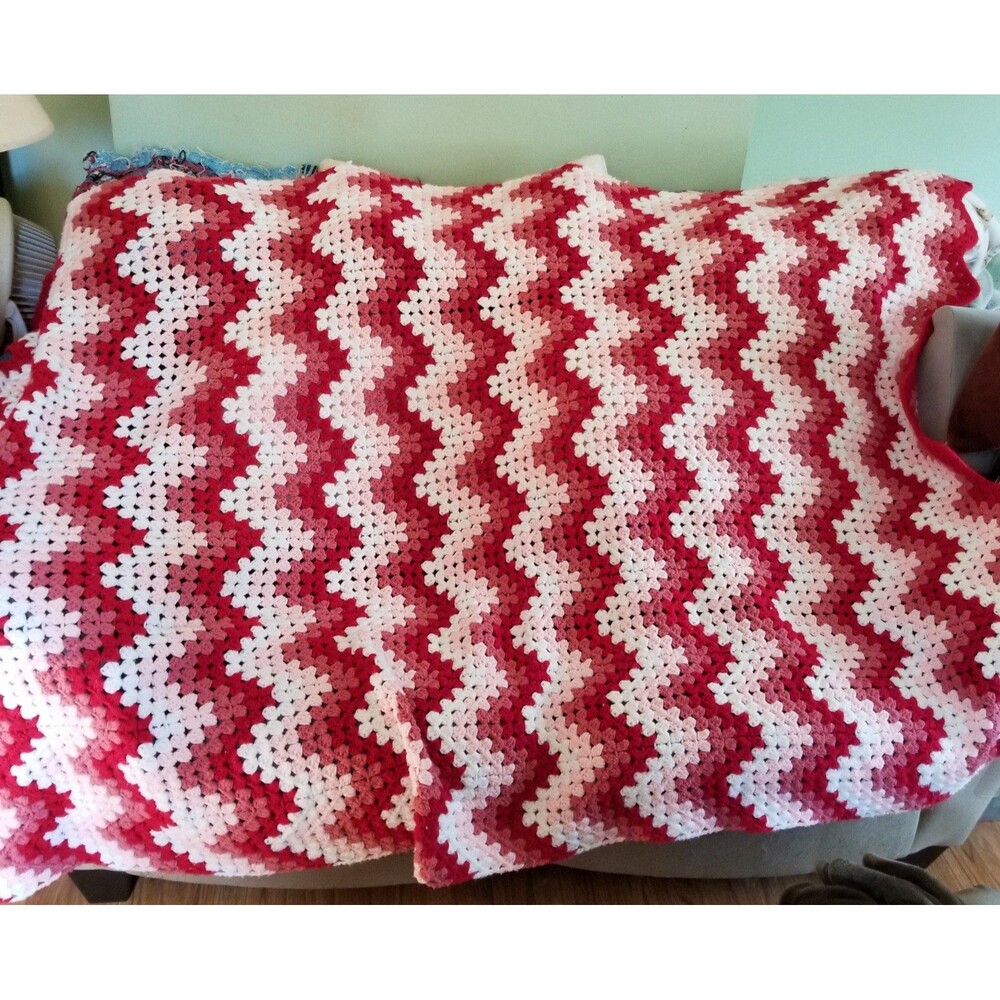 Vintage granny knot crocheted blanket / afghan pink, white, red 48 x 74
